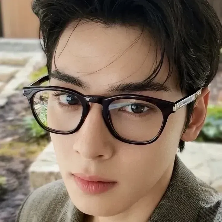 Latest photo of Cha Eunwoo
