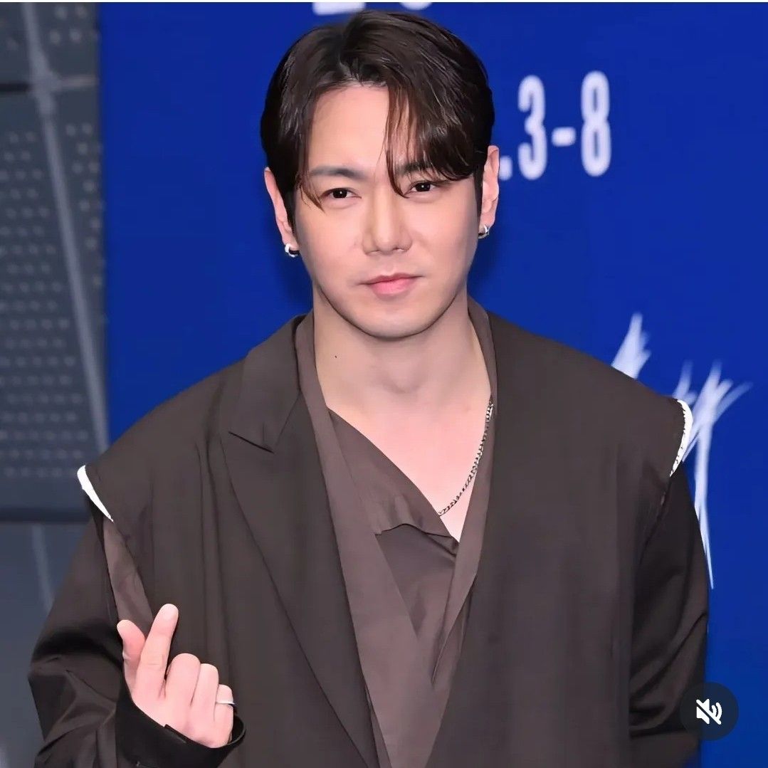 Behind-the-scenes cut of Hwanhee