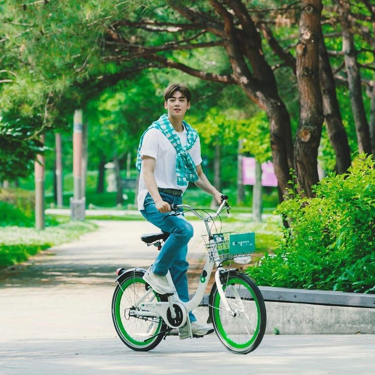 A moment captured by a fan of Cha Eunwoo