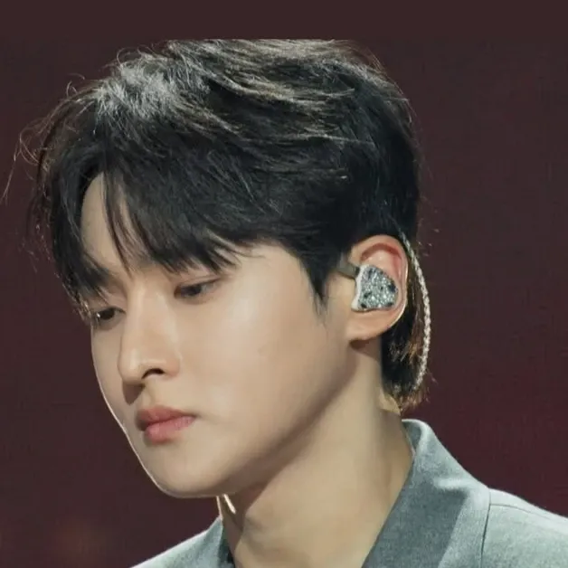A moment captured by a fan of Seong Ri
