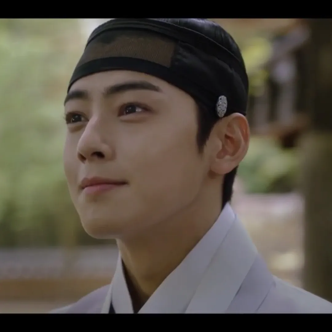 Behind-the-scenes cut of Cha Eunwoo
