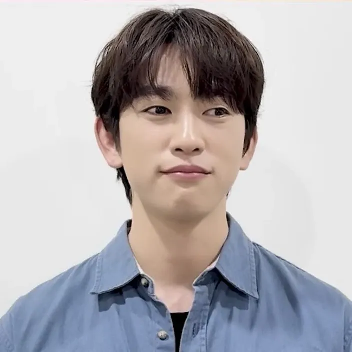 Behind-the-scenes cut of Park Jinyoung