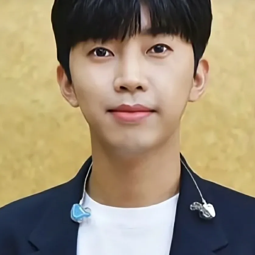 Behind-the-scenes cut of Lim Youngwoong