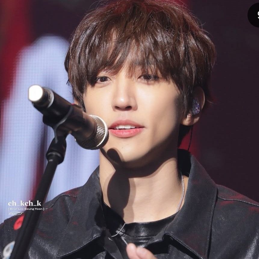 A moment captured by a fan of Lee Seungyoon