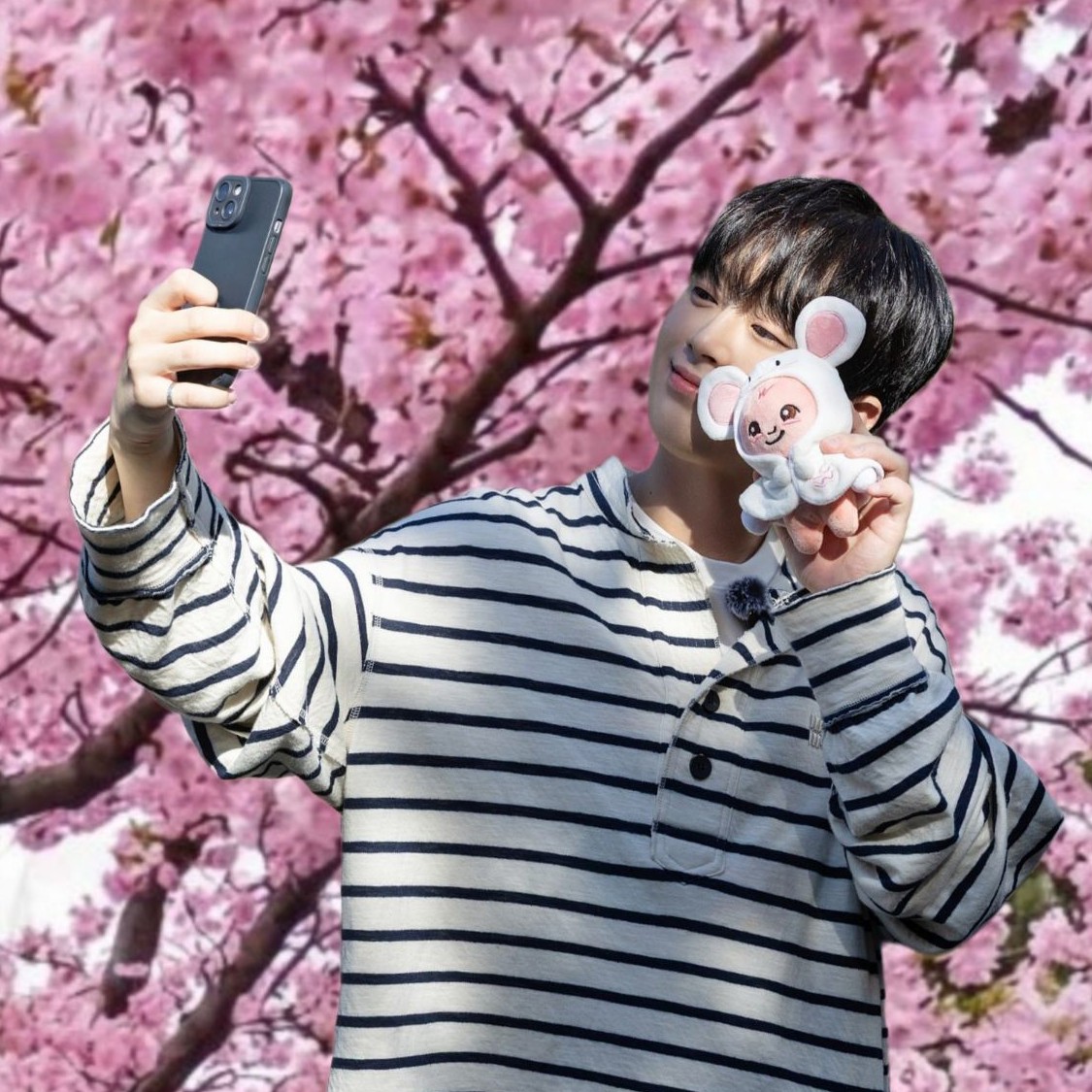 粉丝拍下的李灿元瞬间