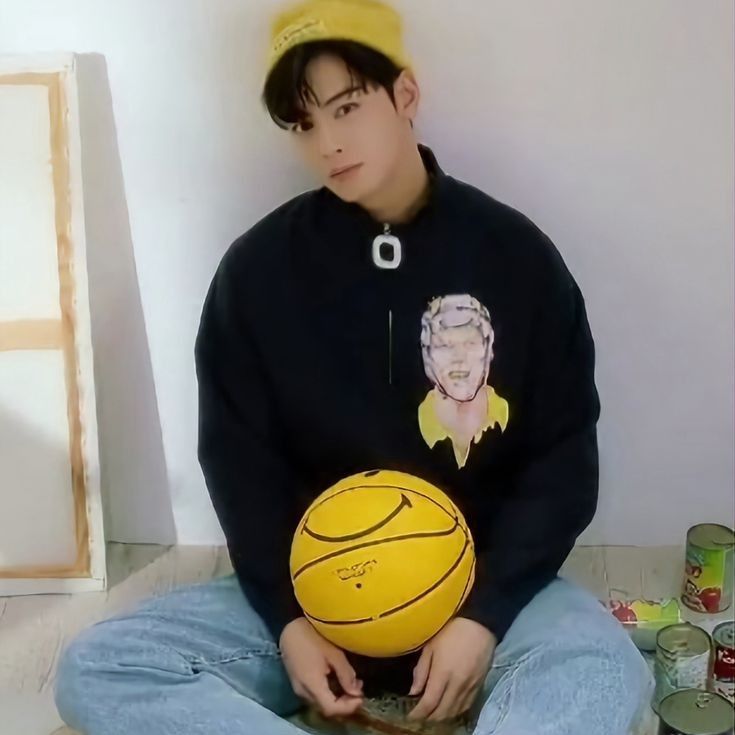 Recent activity shot of Cha Eunwoo