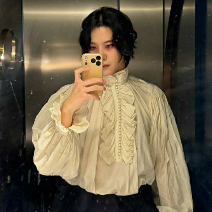 Recent activity shot of Lee Jongwon