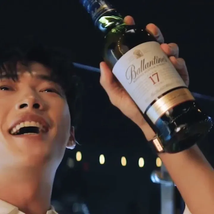 Behind-the-scenes cut of Woo Dohwan