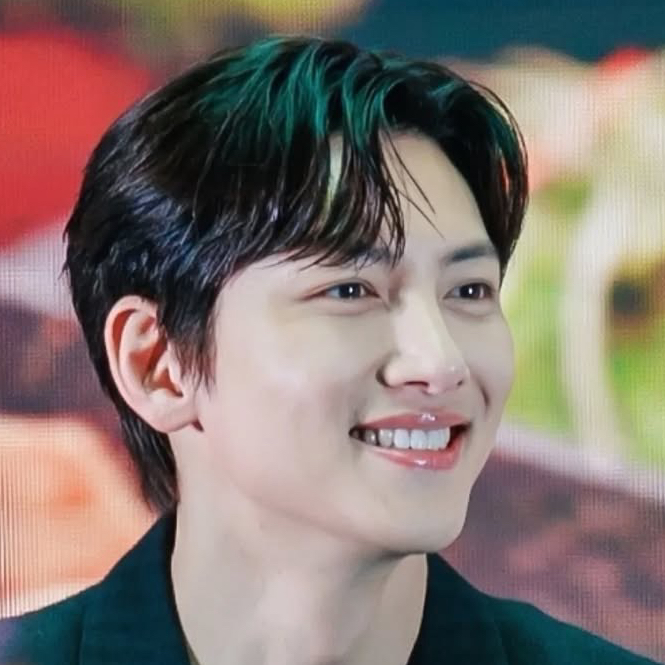 粉丝拍下的池昌旭瞬间