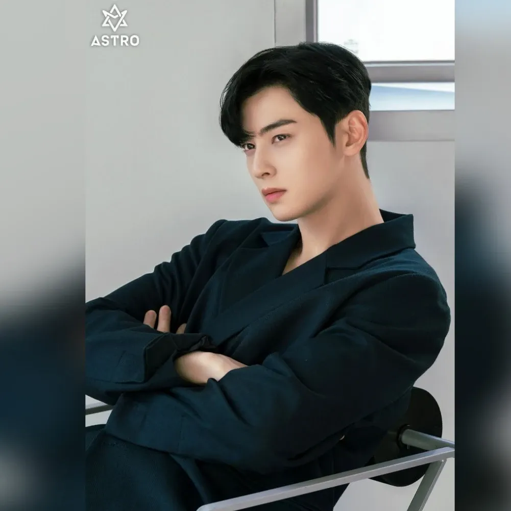 Behind-the-scenes cut of Cha Eunwoo