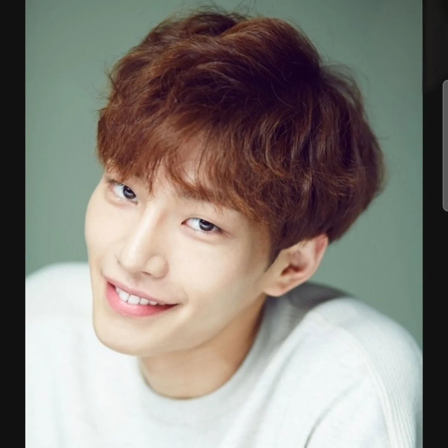 Behind-the-scenes cut of Kim Jaeyoung