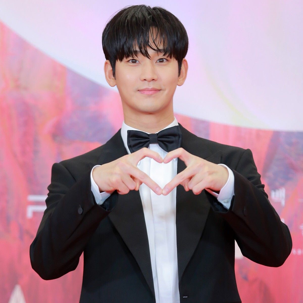 Behind-the-scenes cut of Kim Soohyun
