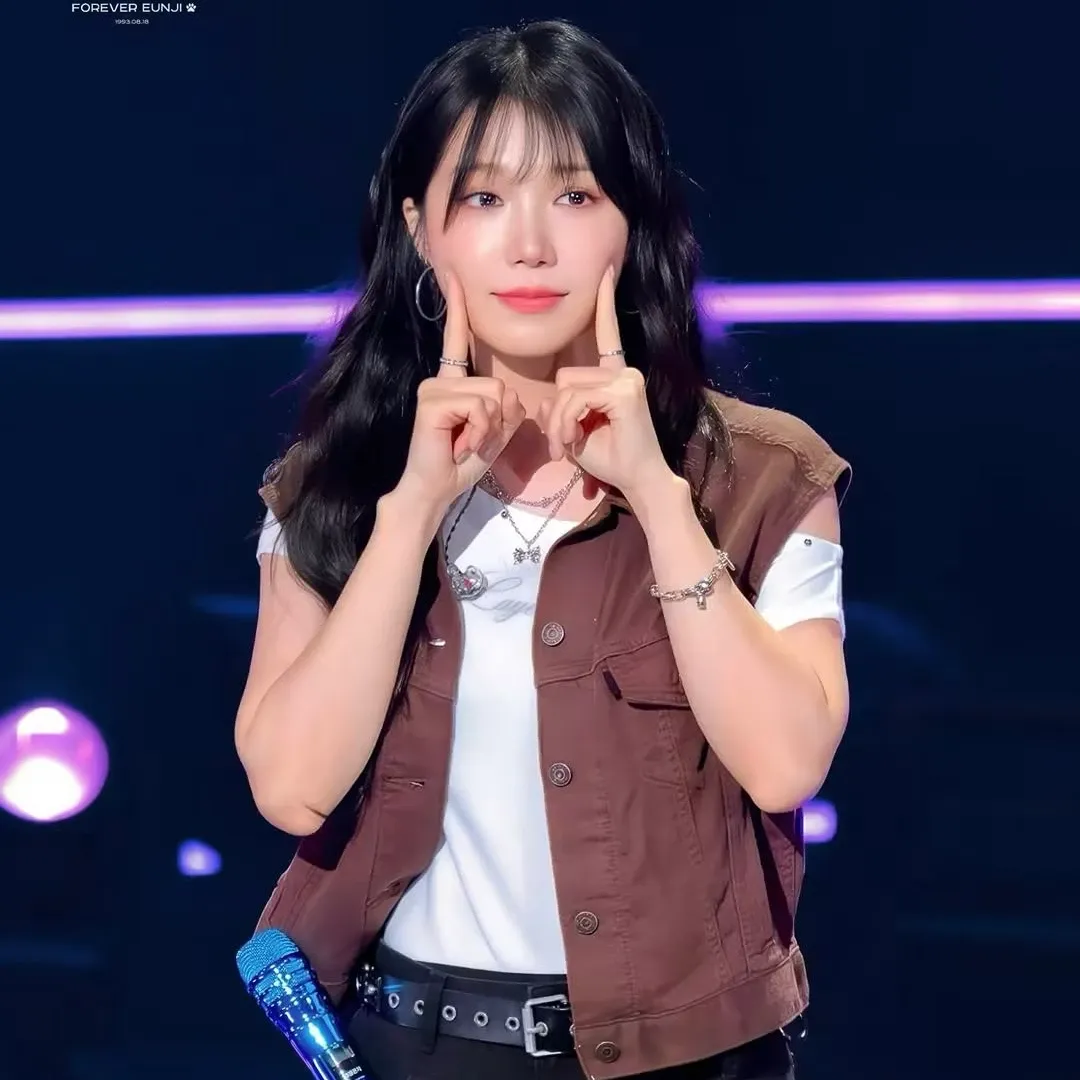Behind-the-scenes cut of Jung Eunji