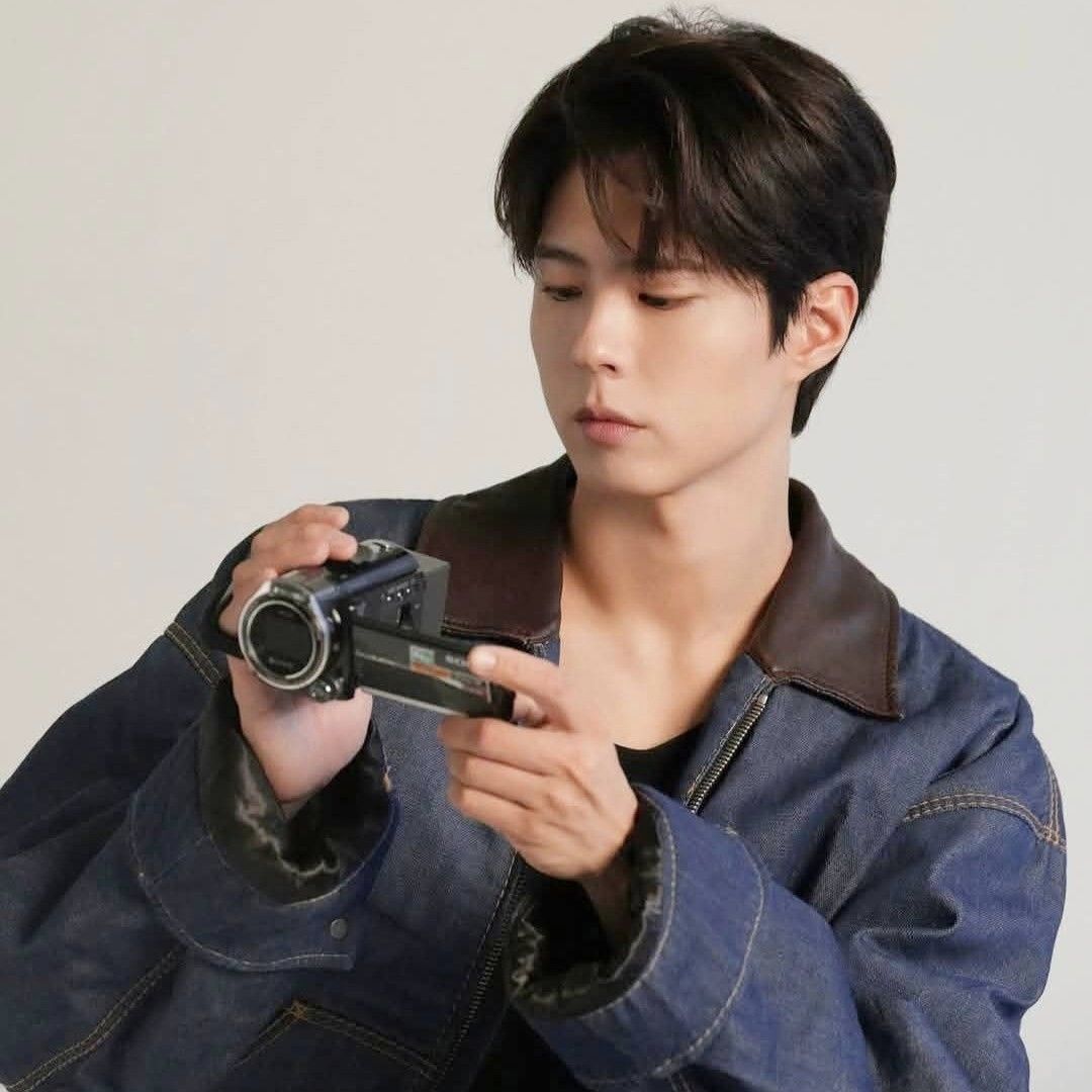 Recent activity shot of Park Bogum