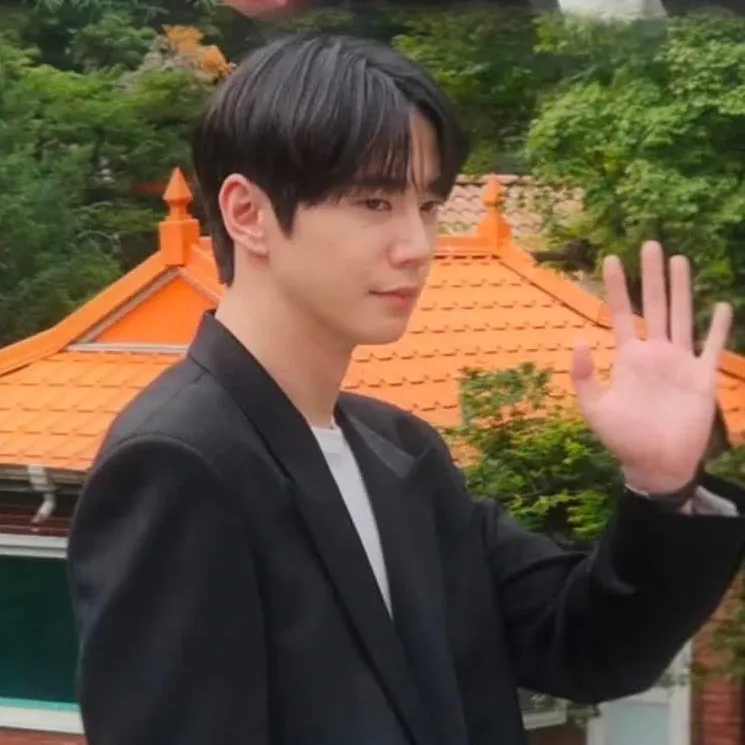Latest photo of Lee Junyoung