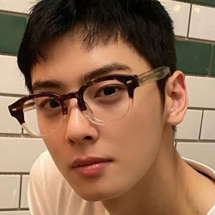 Recent activity shot of Cha Eunwoo