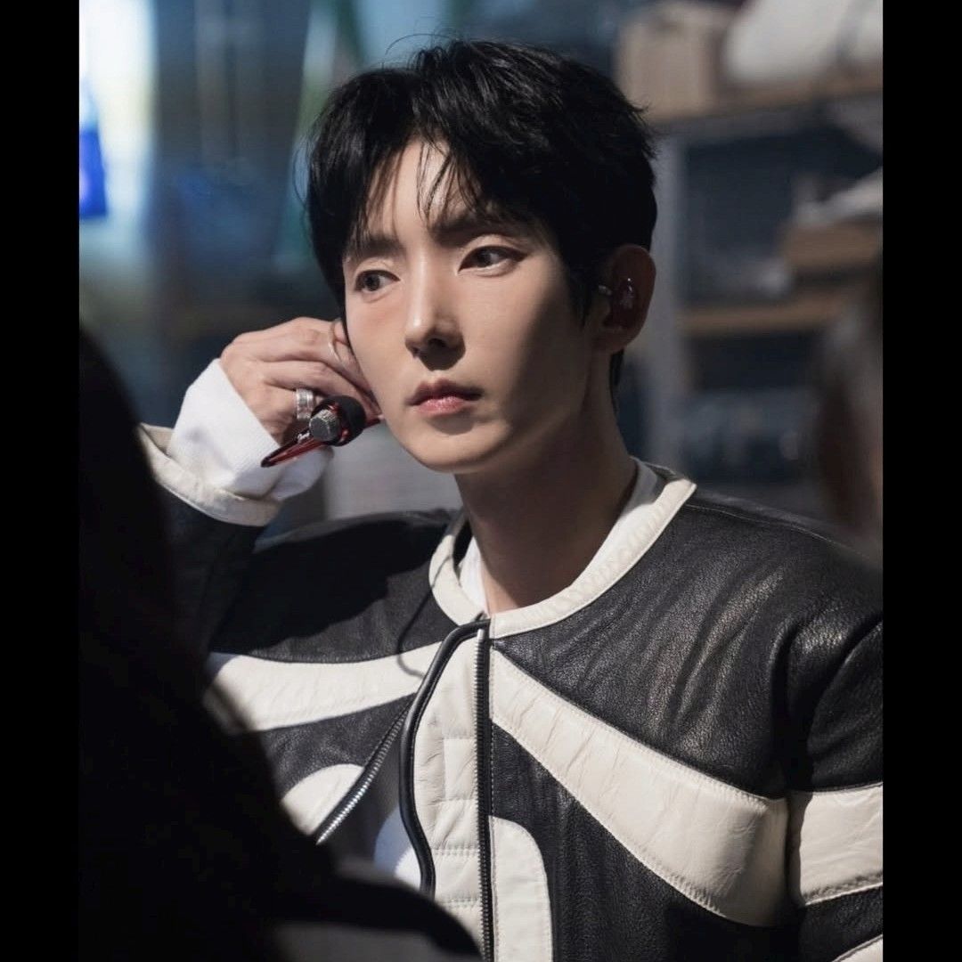 Behind-the-scenes cut of Lee Joongi