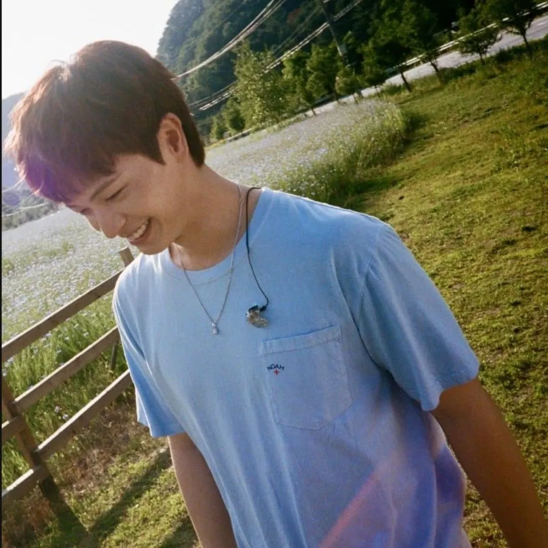 A moment captured by a fan of Yook Sungjae