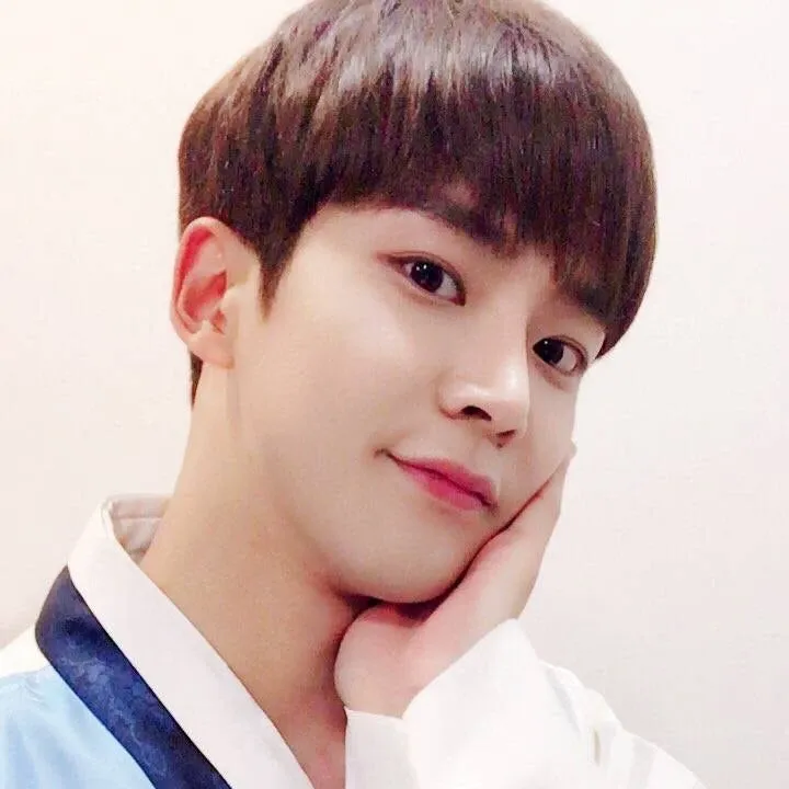 로운의 비하인드 컷