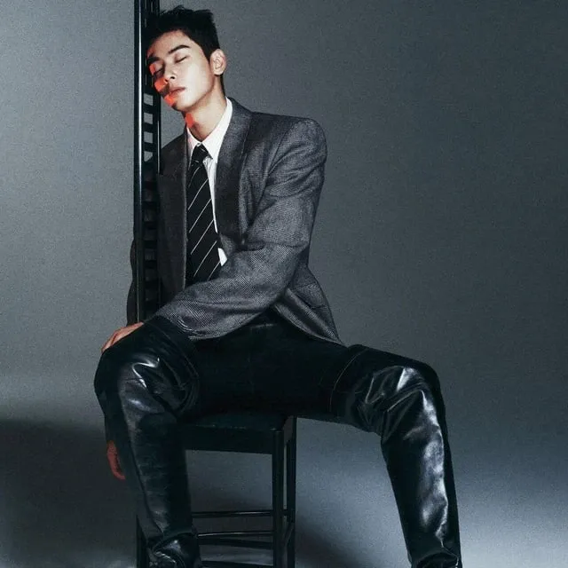 A moment captured by a fan of Cha Eunwoo