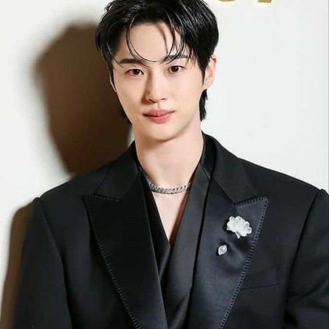 Behind-the-scenes cut of Byeon Wooseok