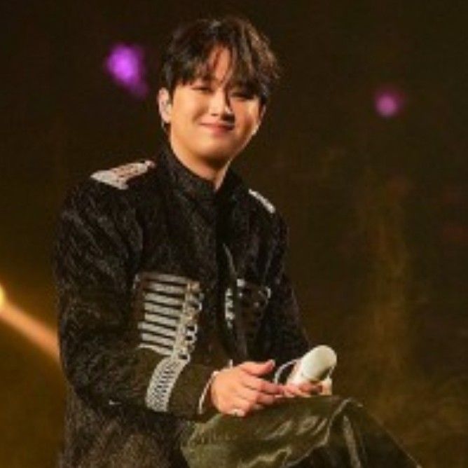 粉丝拍下的李灿元瞬间