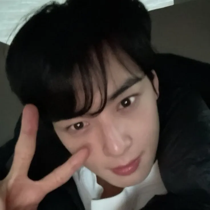 Latest photo of Cha Eunwoo