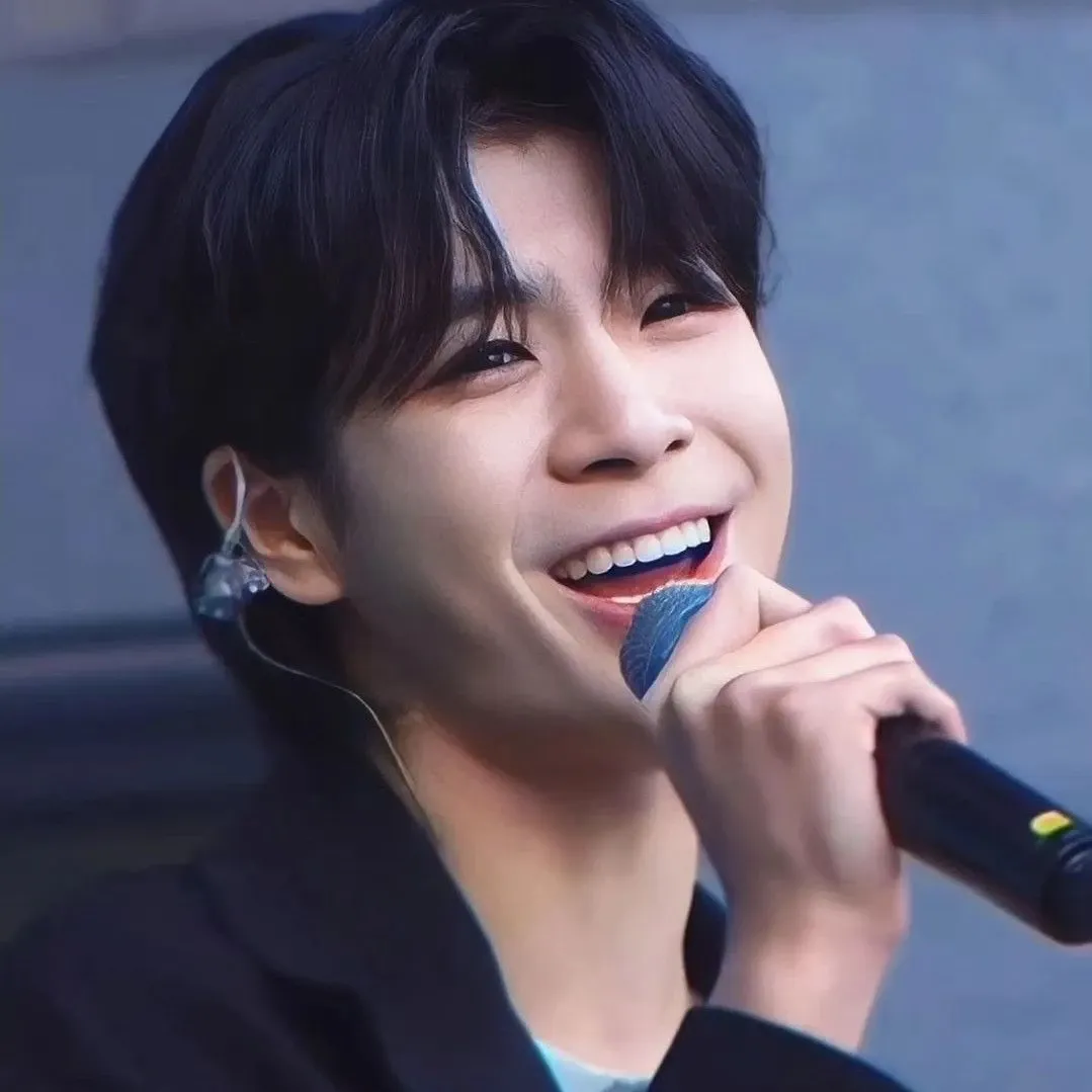 Behind-the-scenes cut of Jeong Dongwon