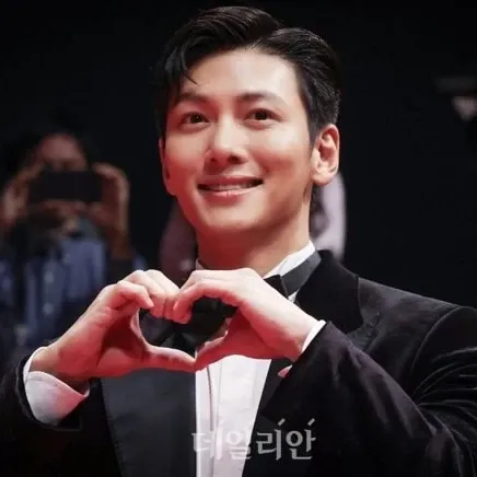 Behind-the-scenes cut of Ji Changwook