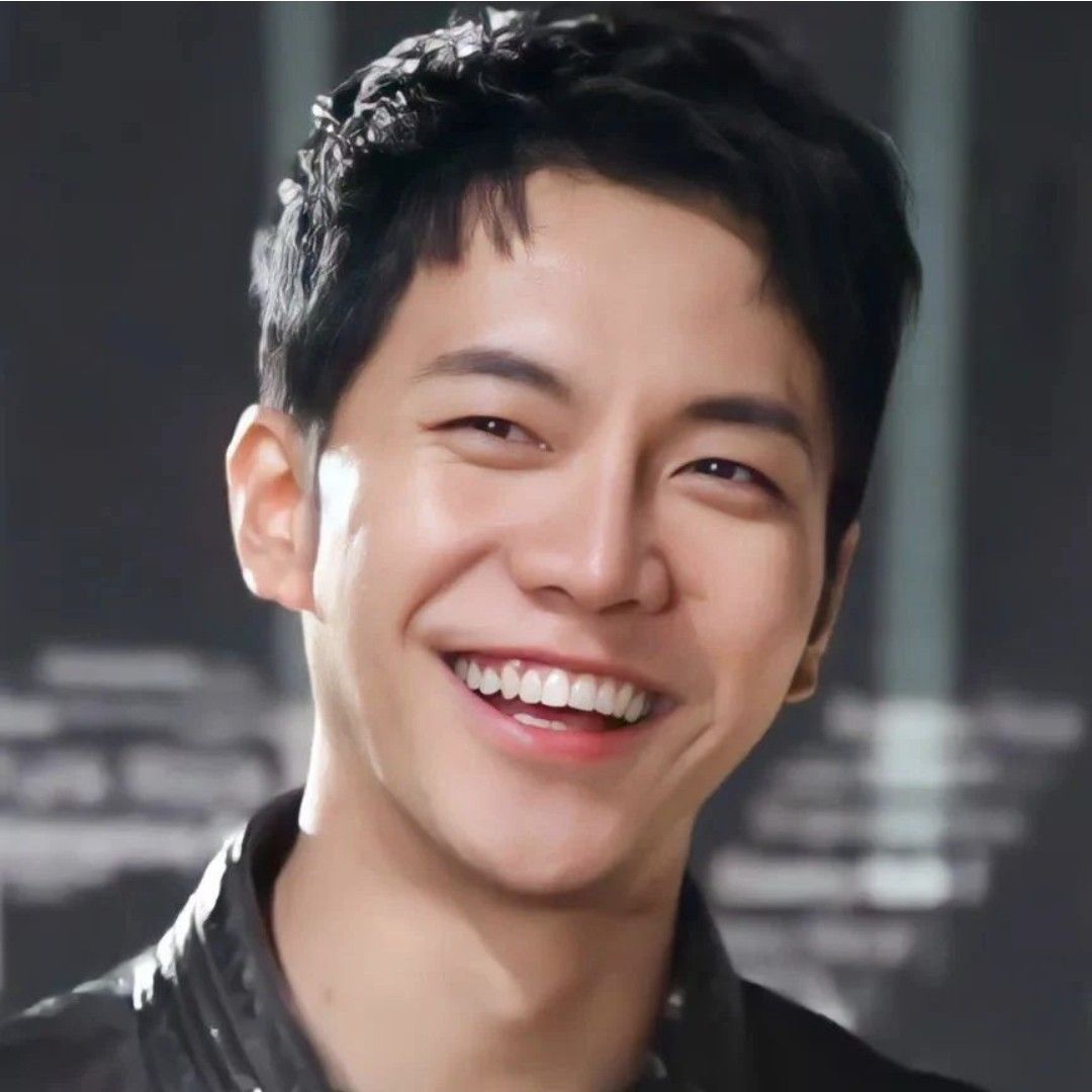 Foto terbaru dari Lee Seunggi