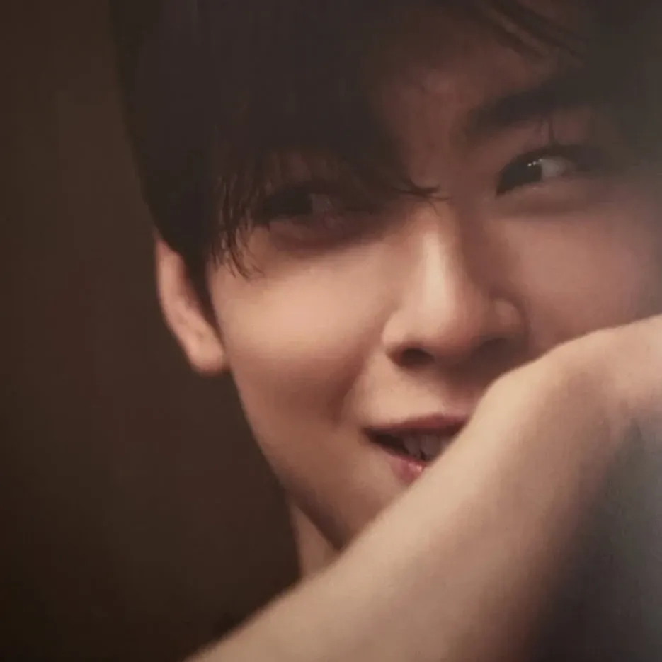 Latest photo of Cha Eunwoo