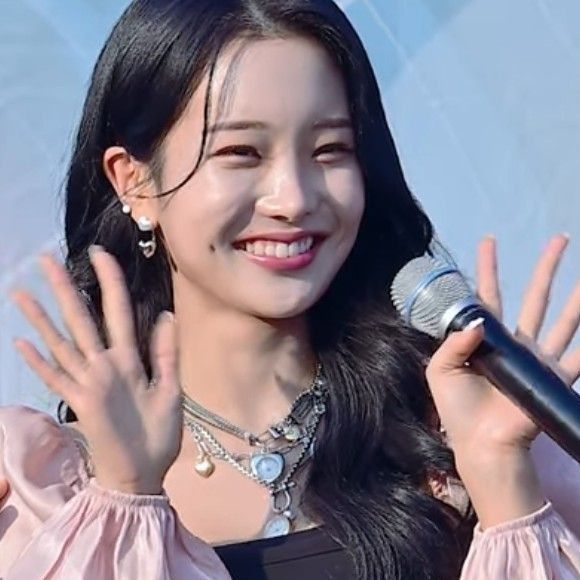 Recent activity shot of Kim Soyeon (2004)