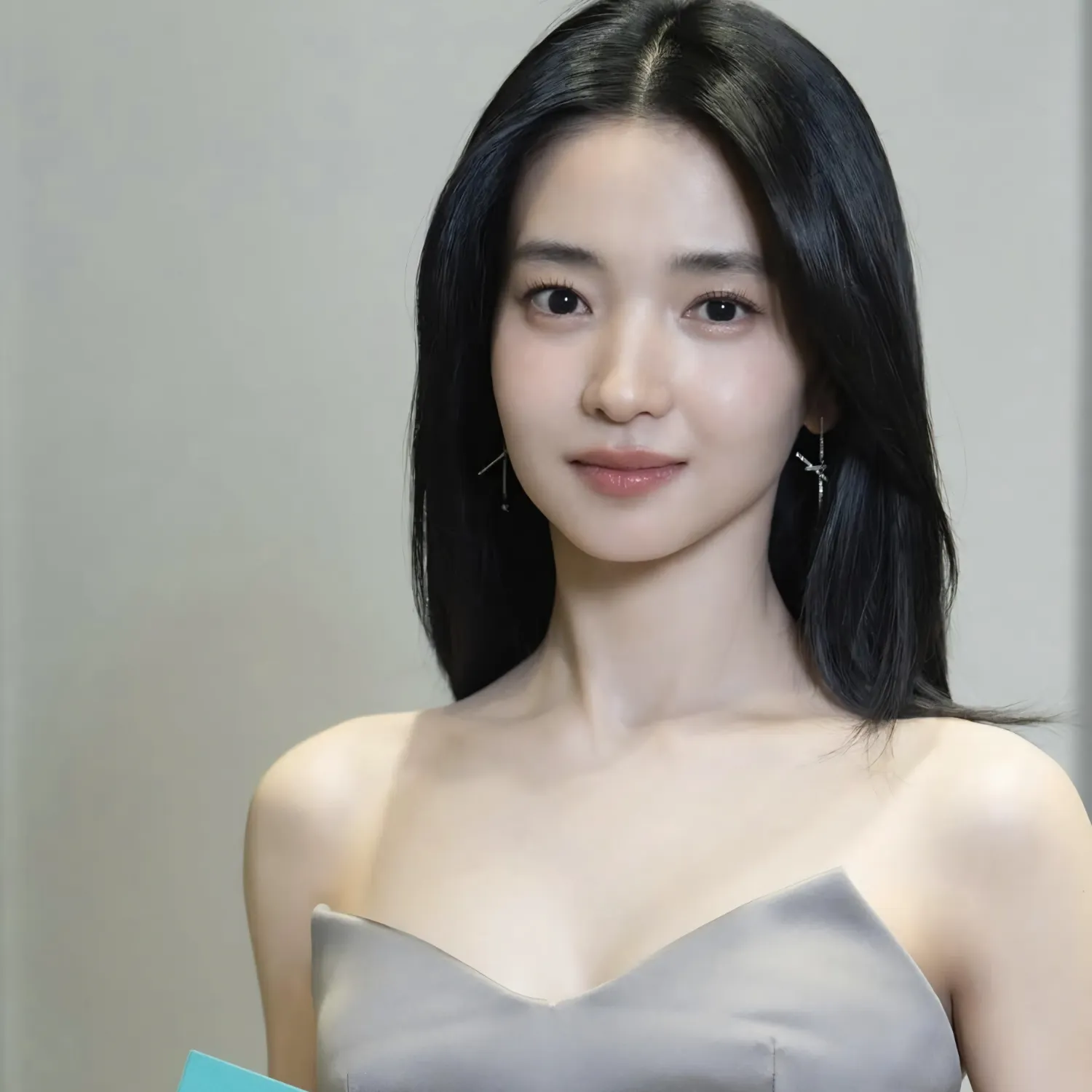 Behind-the-scenes cut of Kim Taeri