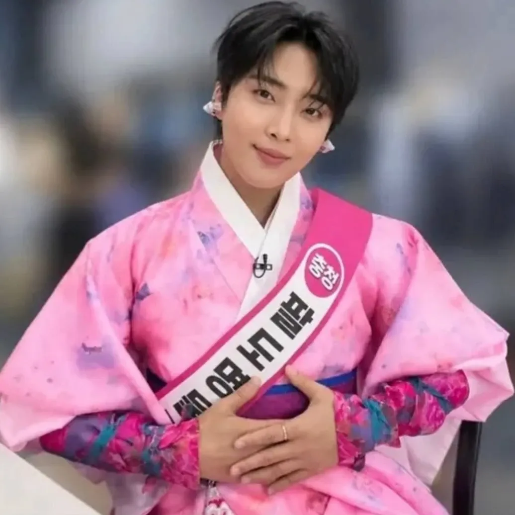 A moment captured by a fan of Hwang Yunsung