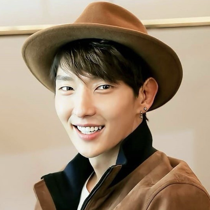 Behind-the-scenes cut of Lee Joongi