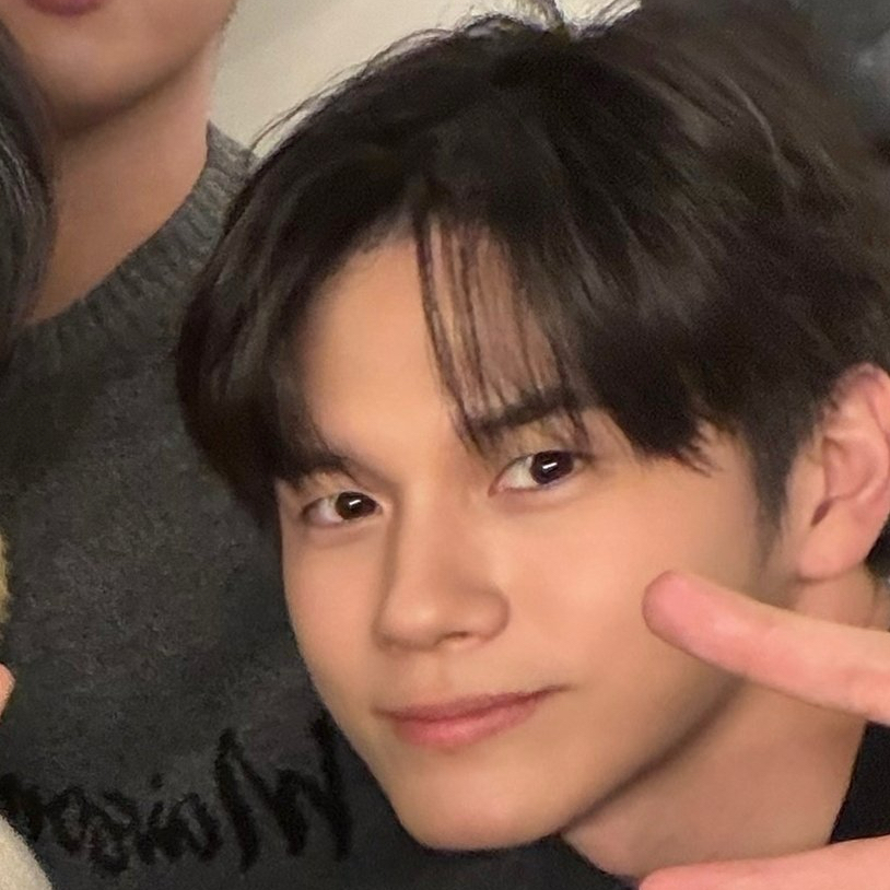 粉絲拍下的邕聖祐瞬間