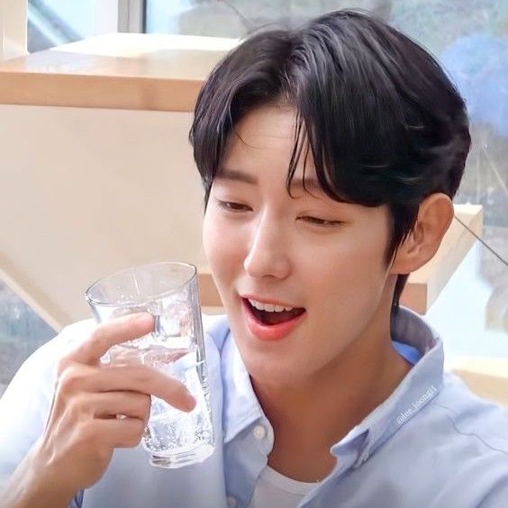 Behind-the-scenes cut of Lee Joongi