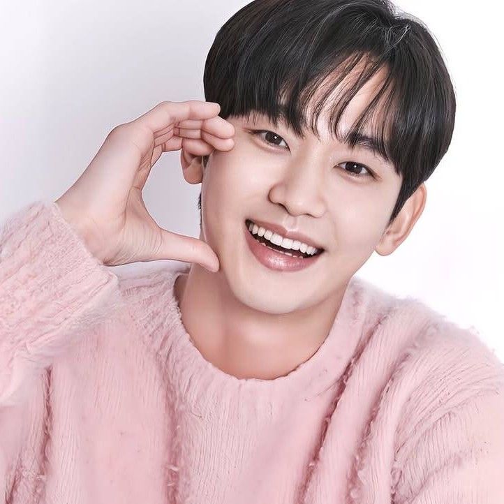 金秀賢的幕後花絮