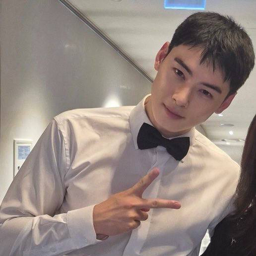 A moment captured by a fan of Cha Eunwoo