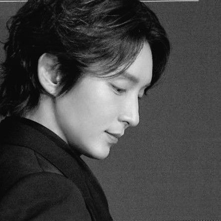 Behind-the-scenes cut of Lee Joongi