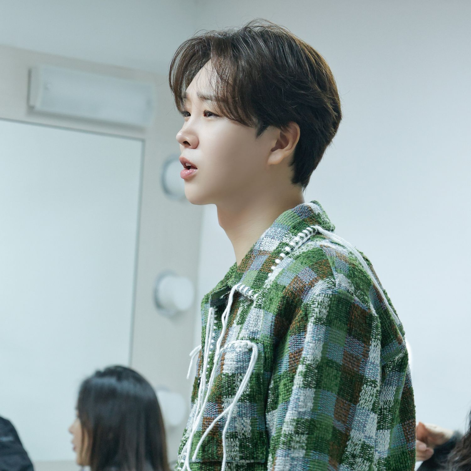 A moment captured by a fan of Song Minjun