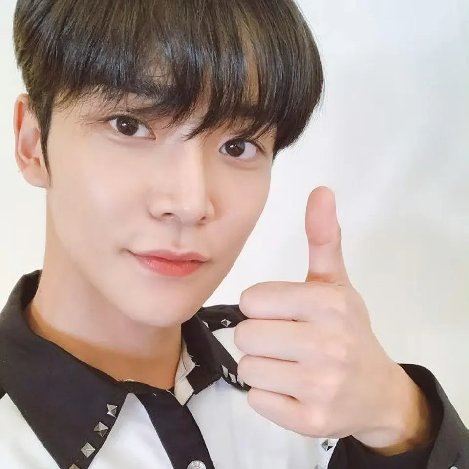 Momen yang diabadikan oleh penggemar Rowoon