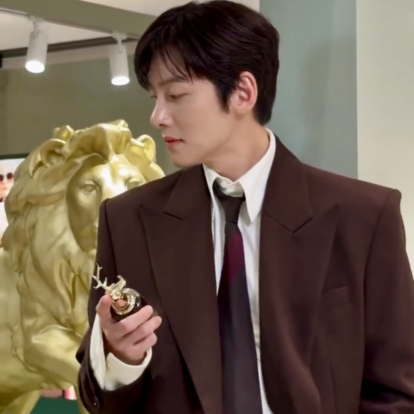 Behind-the-scenes cut of Ji Changwook