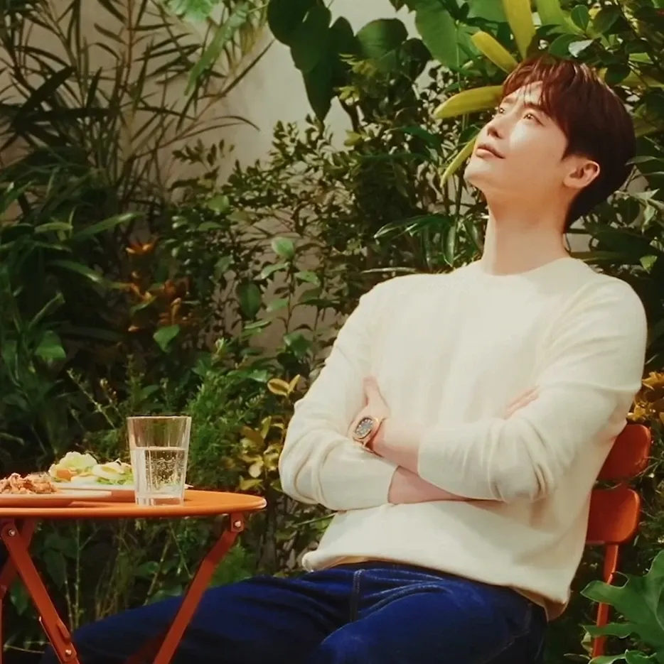 A moment captured by a fan of Lee Jongsuk