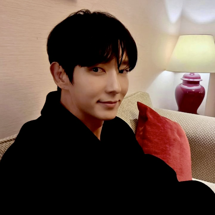 Behind-the-scenes cut of Lee Joongi