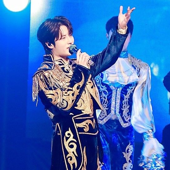 粉絲拍下的金俊賢瞬間