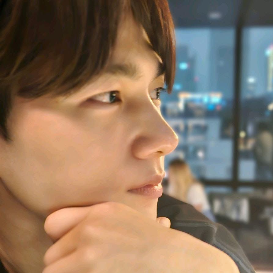 Recent activity shot of Kim Myungsoo (L)