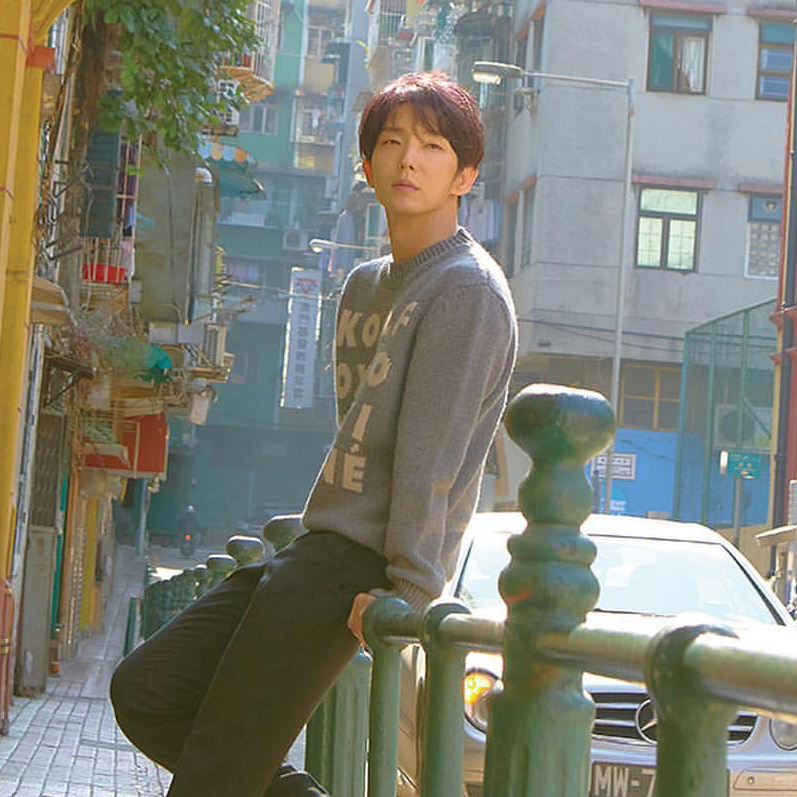 A moment captured by a fan of Lee Joongi