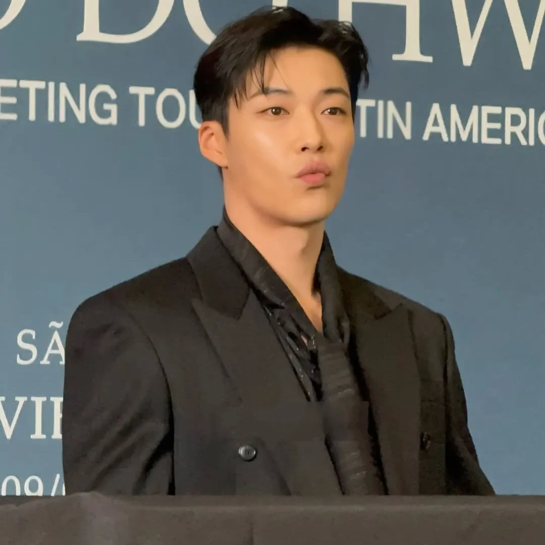 A moment captured by a fan of Woo Dohwan