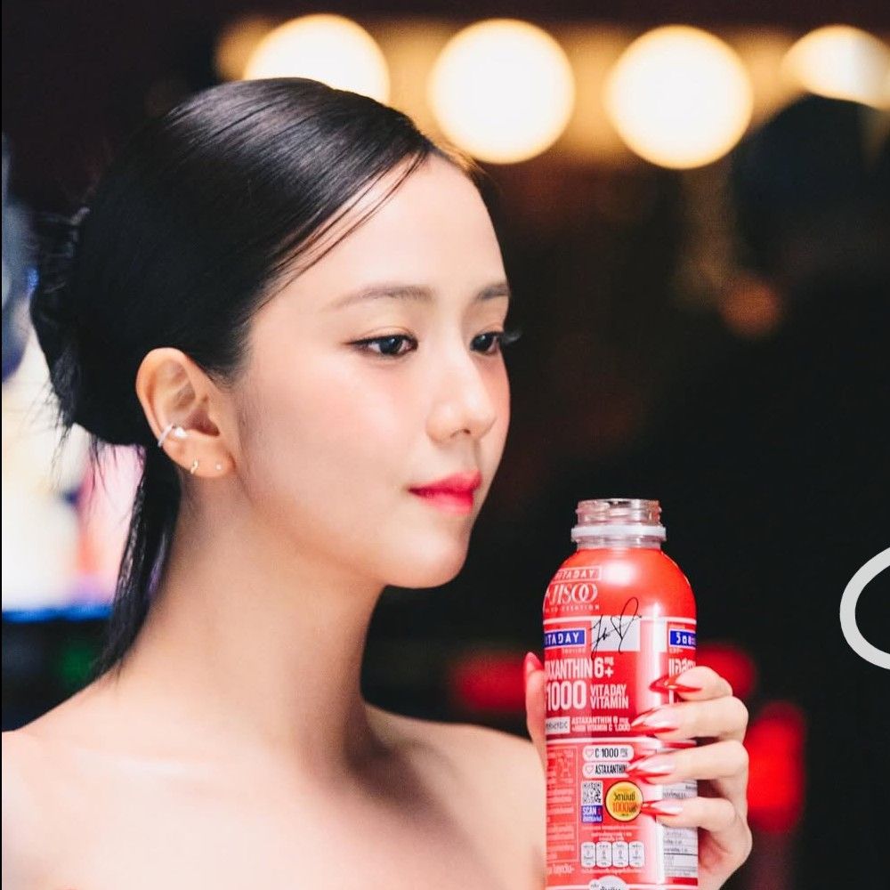 Latest photo of Jisoo (1995)